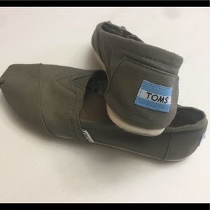 Army Green Canvas Toms Size 7.5